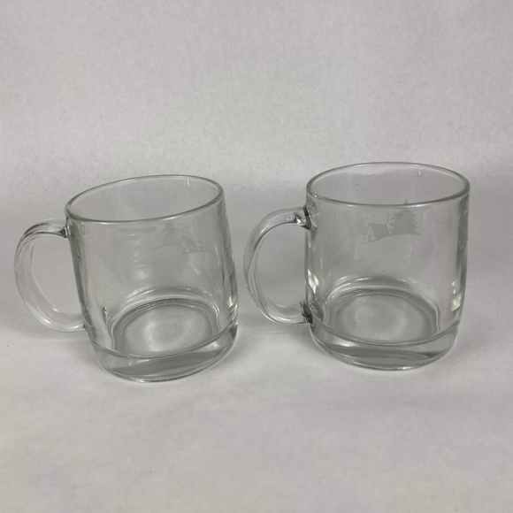 2 Clear Glass Winter Scene Mugs - Picture 4 of 8